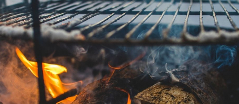 How might we offer a completely different experience by eating firewood grilled food at home?